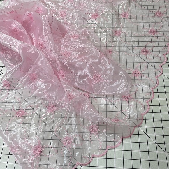 Pink shimmering organza fabric w pink embroidered roses and scalloped edge - Picture 3 of 10